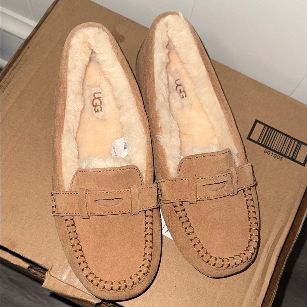 UGG Women's Moccasins in Tan